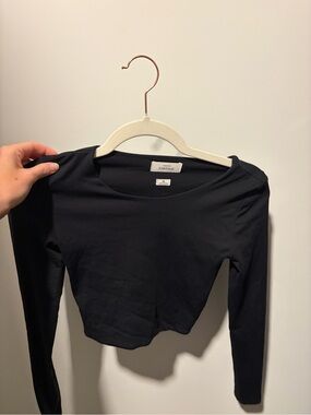 Aritzia Babaton Contour Long Sleeve Top